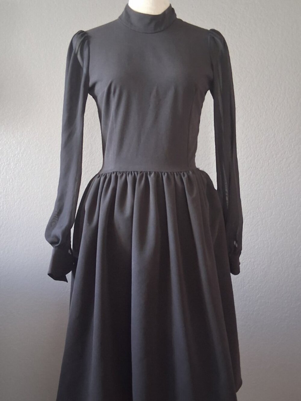 Dicontinued Deandri Nosferatu Dress Small (collar included) - Picture 3 of 8